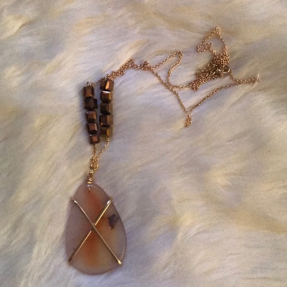 Jewelry - Stone gold necklace